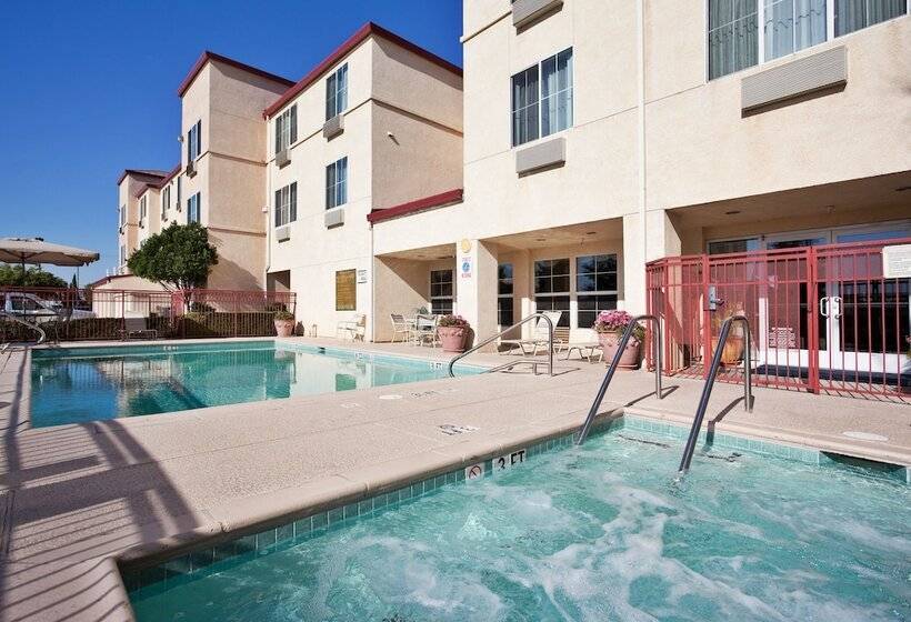 בית מלון כפרי Holiday Inn Express & Suites Tracy, An Ihg