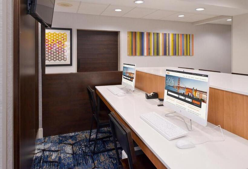 Отель Holiday Inn Express Wixom, An Ihg