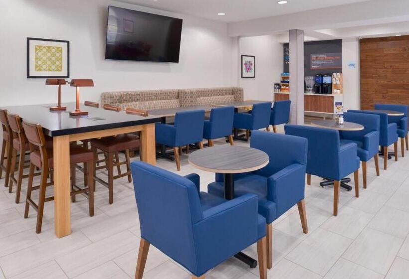 Отель Holiday Inn Express Wixom, An Ihg