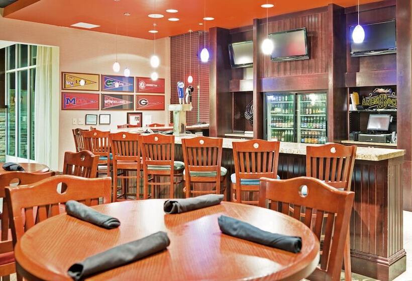 בית מלון כפרי Holiday Inn Pearl   Jackson Area, An Ihg