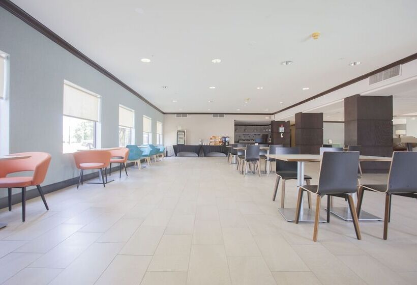 فندق Holiday Inn & Suites Spring   The Woodlands