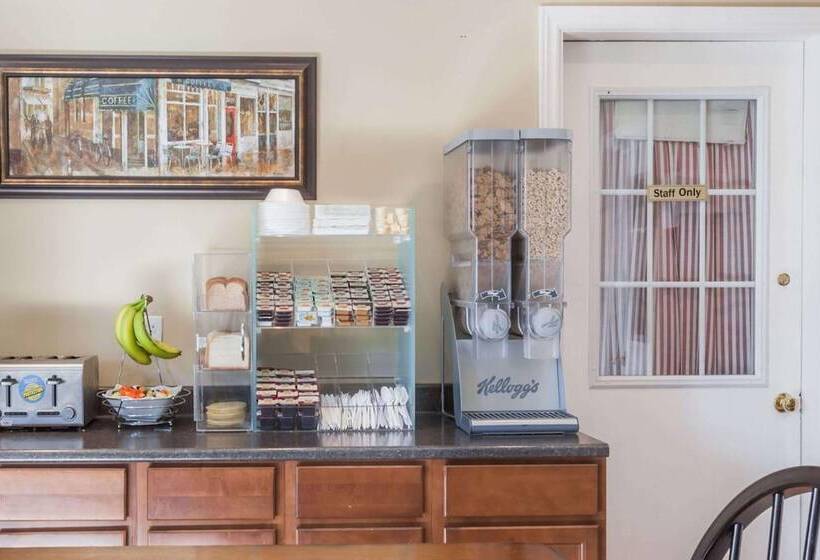 בית מלון כפרי Lincoln Inn Fredericton