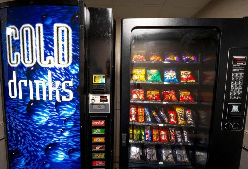 Отель Quality Inn & Suites