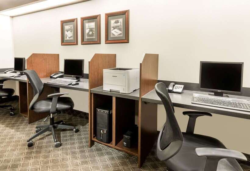 فندق Ramada By Wyndham Olds