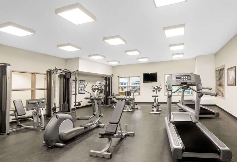 فندق Ramada By Wyndham Olds