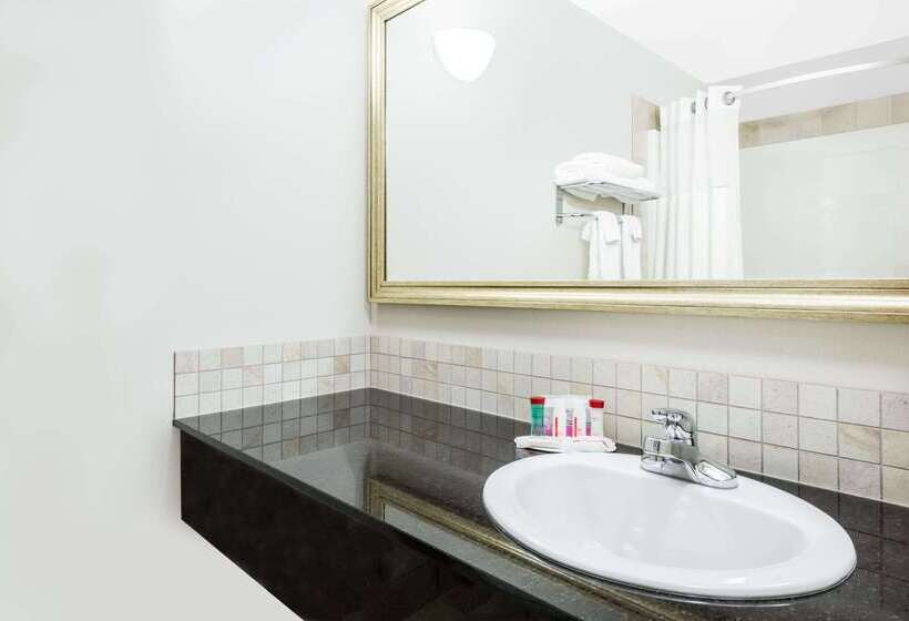 فندق Ramada By Wyndham Olds