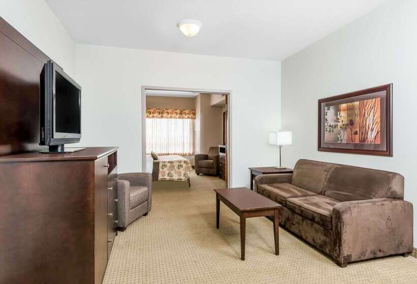 فندق Ramada By Wyndham Olds