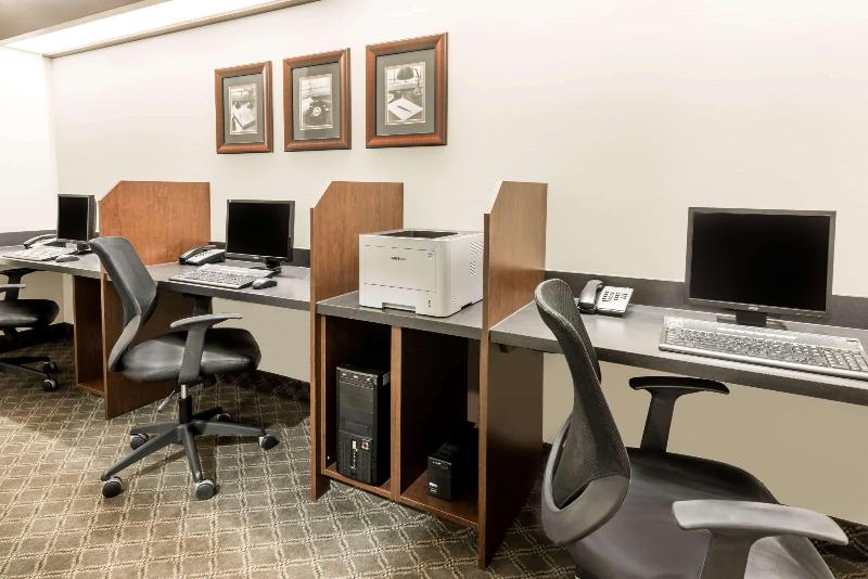 فندق Ramada By Wyndham Olds