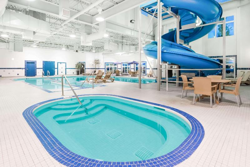 فندق Ramada By Wyndham Olds
