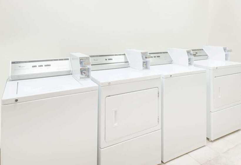 فندق Ramada By Wyndham Olds