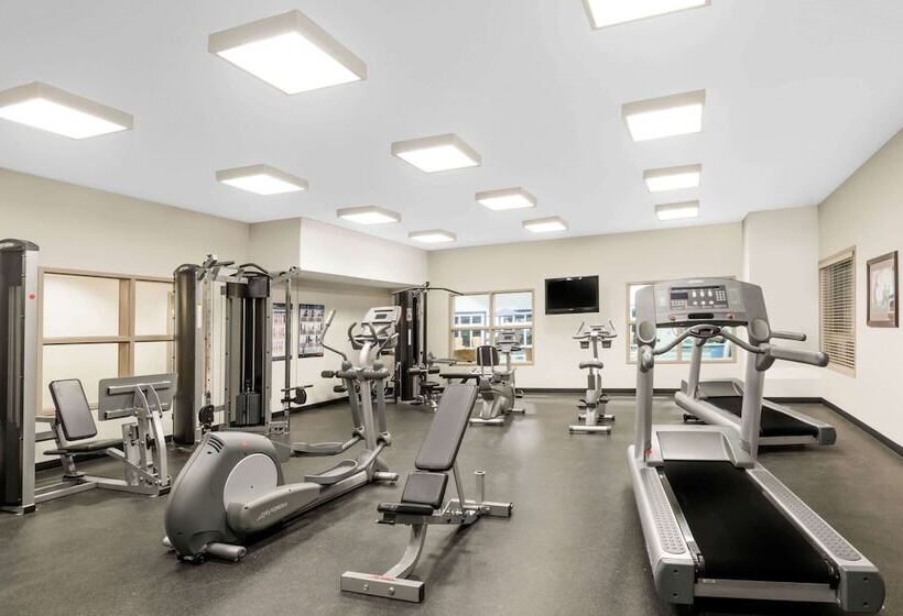 فندق Ramada By Wyndham Olds