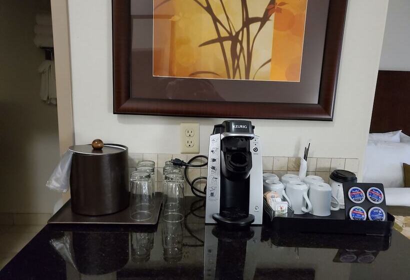 فندق Ramada By Wyndham Olds