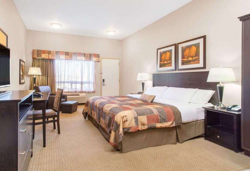 בית מלון כפרי Ramada By Wyndham Pincher Creek