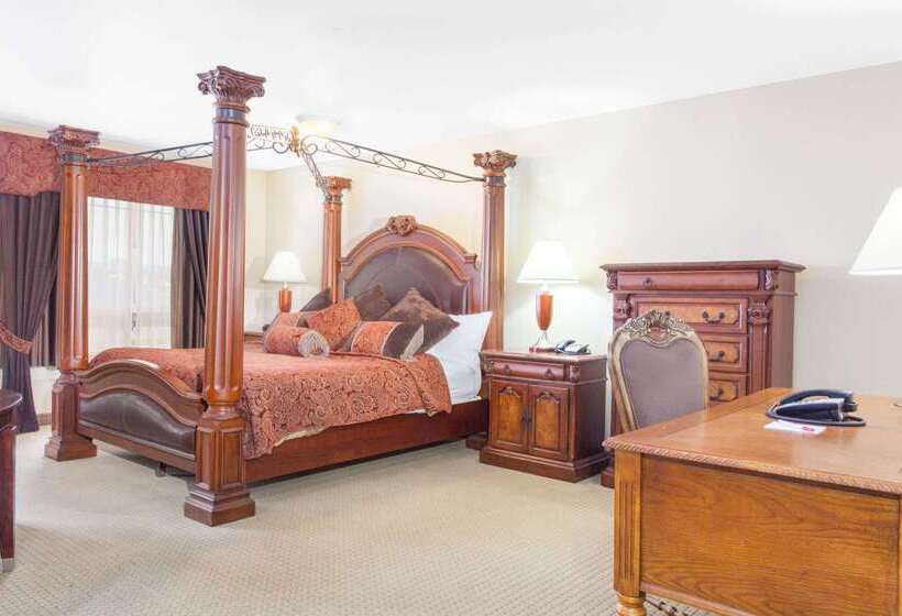 فندق Ramada By Wyndham Pincher Creek