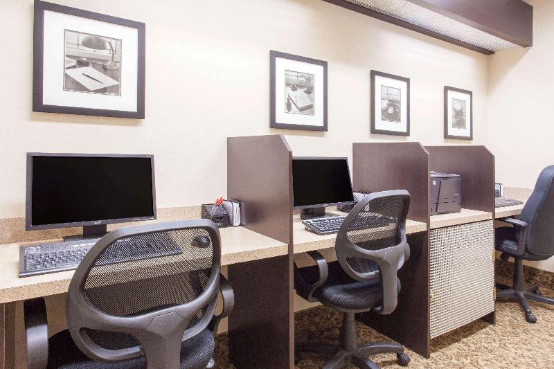 فندق Ramada By Wyndham Pincher Creek