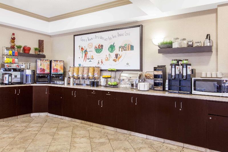 בית מלון כפרי Ramada By Wyndham Pincher Creek