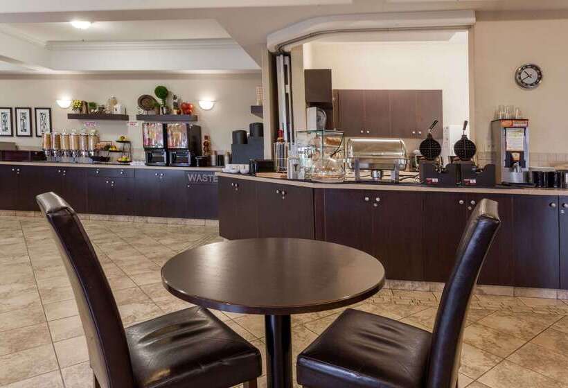 Отель Ramada By Wyndham Westlock
