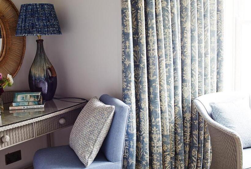 בית מלון כפרי Red Lion