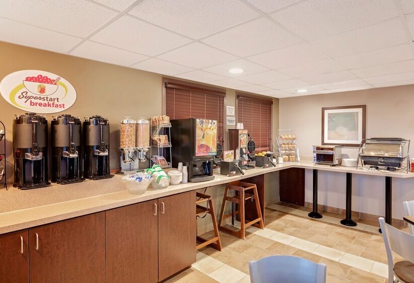 فندق Super 8 By Wyndham Kapuskasing