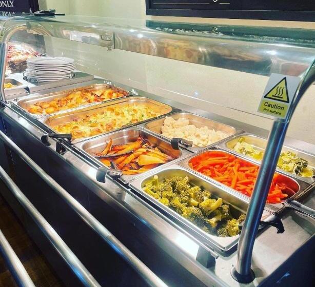 فندق The Fountain Inn & Riverside Restaurant