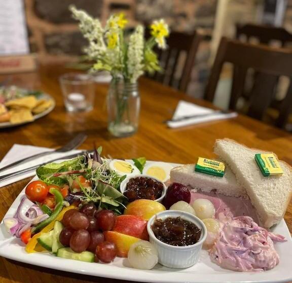 ホテル The Fountain Inn & Riverside Restaurant