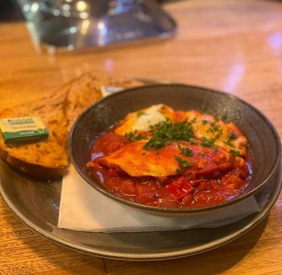 فندق The Fountain Inn & Riverside Restaurant