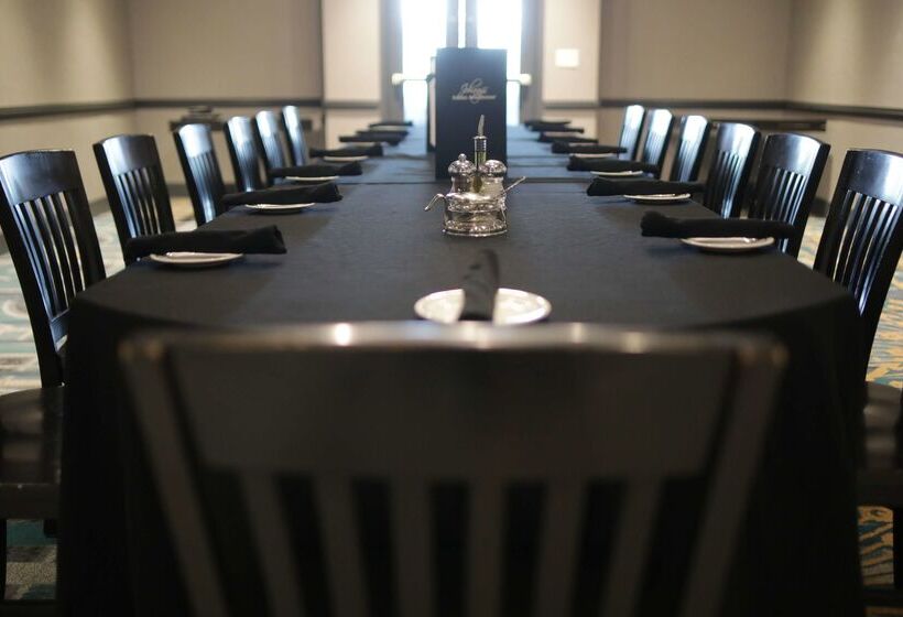 Отель The Rewind West Des Moines, Tapestry Collection By Hilton