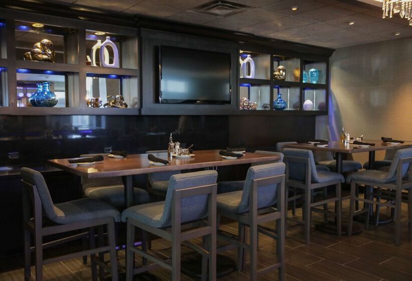 Отель The Rewind West Des Moines, Tapestry Collection By Hilton