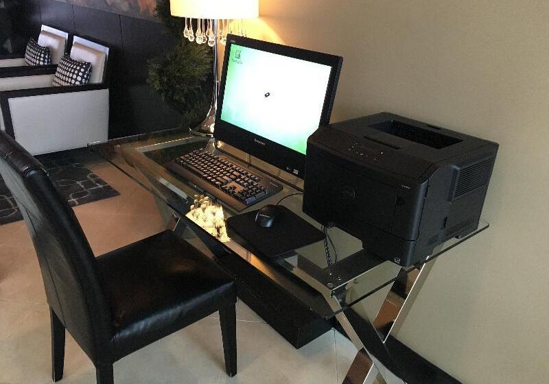 Отель The Rewind West Des Moines, Tapestry Collection By Hilton