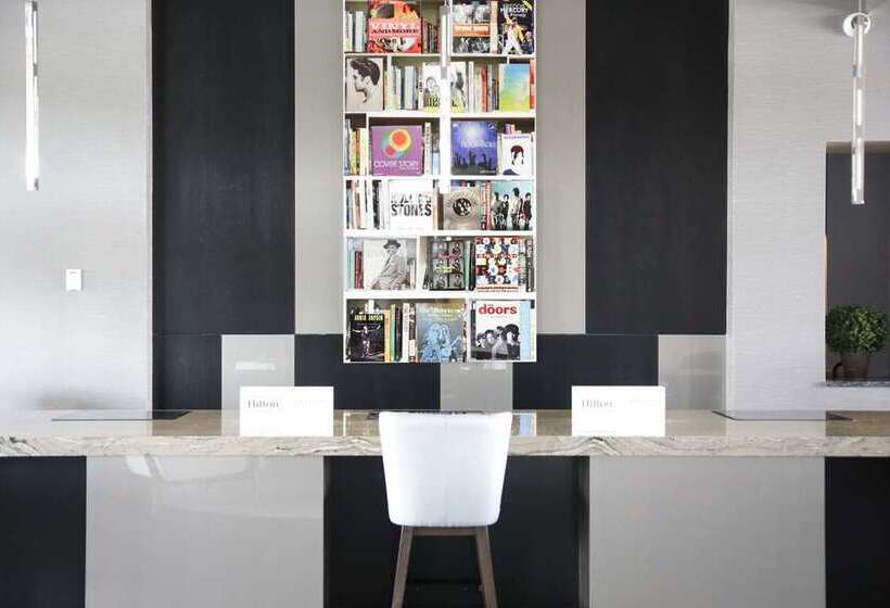 Отель The Rewind West Des Moines, Tapestry Collection By Hilton