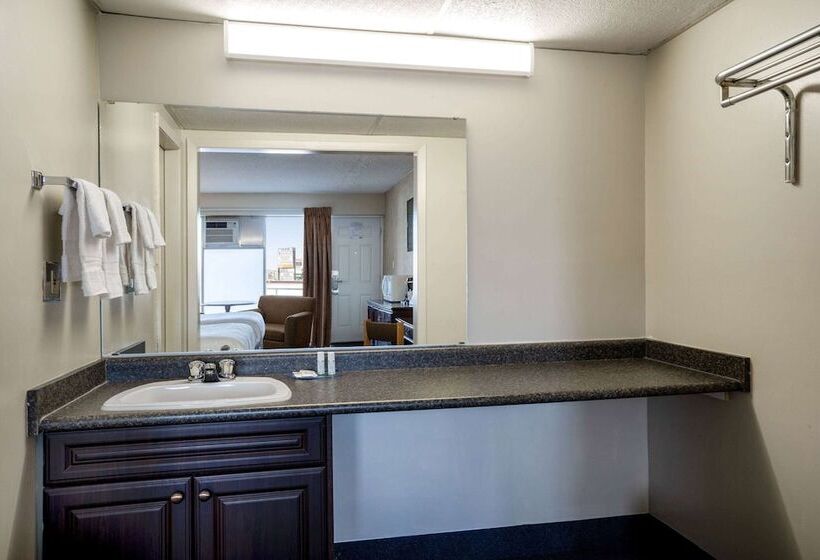 בית מלון כפרי Thriftlodge By Wyndham Regina North