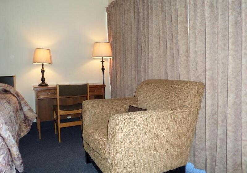 בית מלון כפרי Thriftlodge By Wyndham Regina North