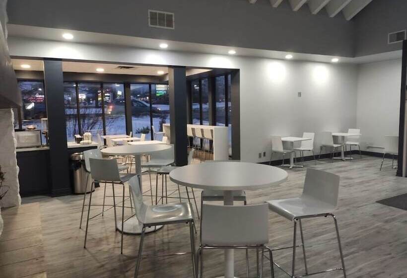 فندق Travelodge By Wyndham Barrie