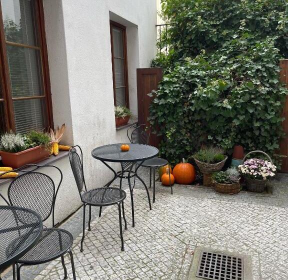 Hostel Little Quarter