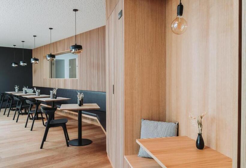 Montreux Youth Hostel