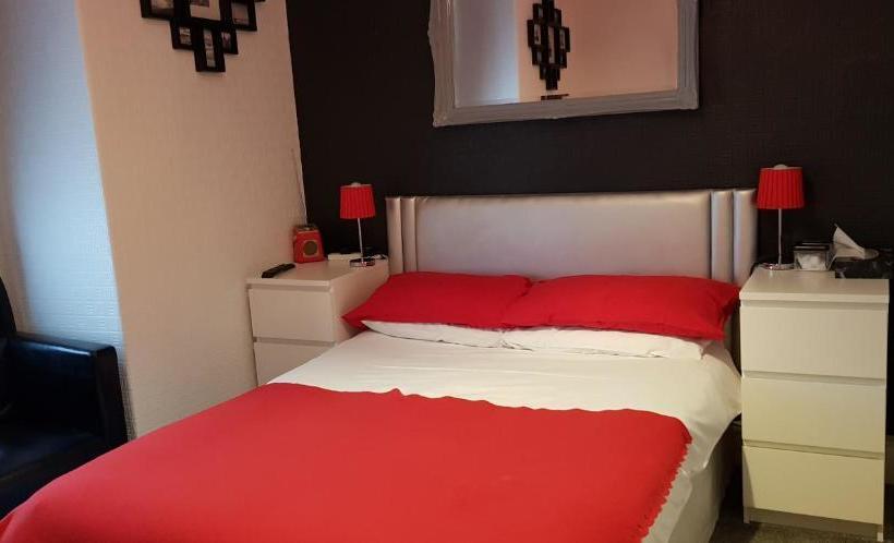 Oakleigh Guest House