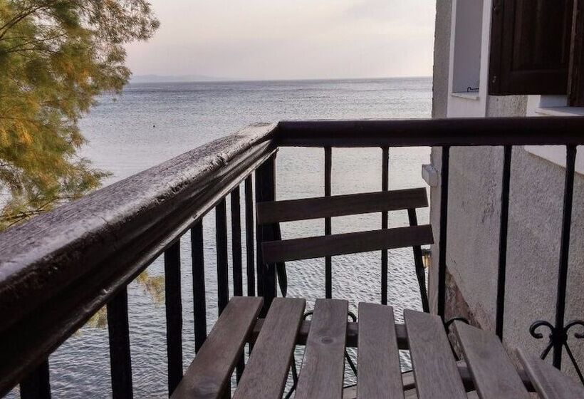 Olive Press Hotel & Apartments