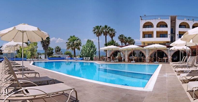 Silver Bay Hotel & Bungalows