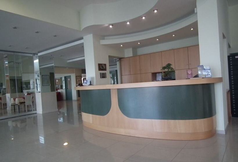 Silver Bay Hotel & Bungalows