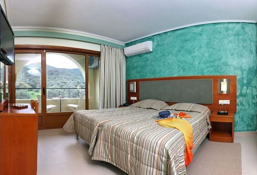 Silver Bay Hotel & Bungalows