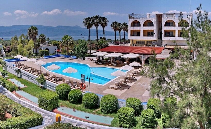 Silver Bay Hotel & Bungalows