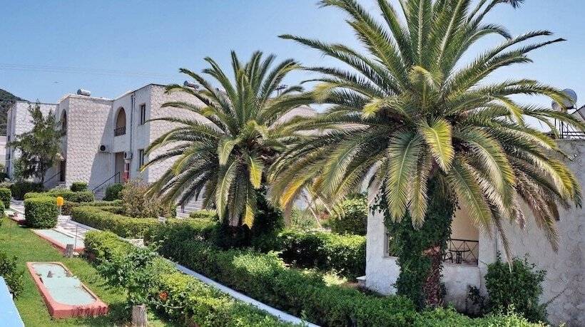 Silver Bay Hotel & Bungalows