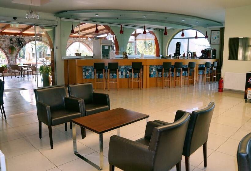 Silver Bay Hotel & Bungalows