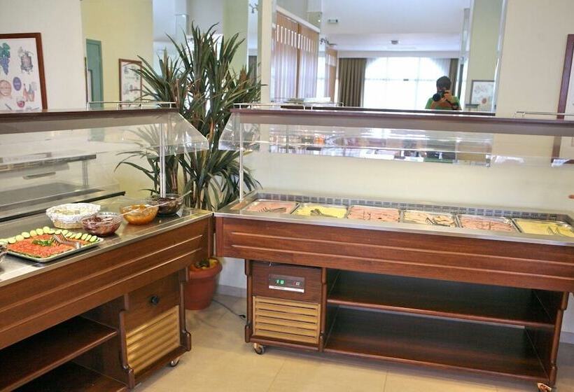 Silver Bay Hotel & Bungalows