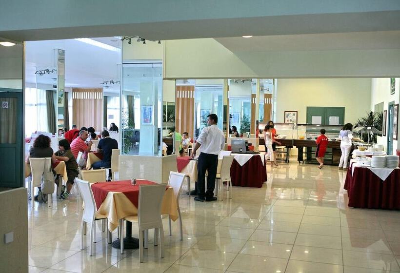 Silver Bay Hotel & Bungalows