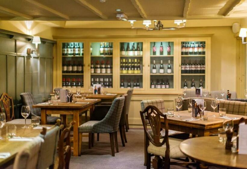 הוסטל The Fenwick Steak & Seafood Pub