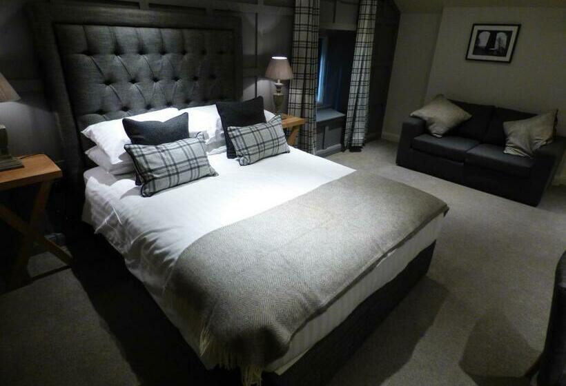 הוסטל The Fenwick Steak & Seafood Pub