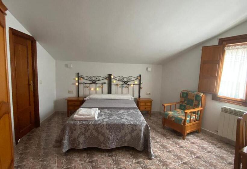 پانسیون Hostal La Alberca
