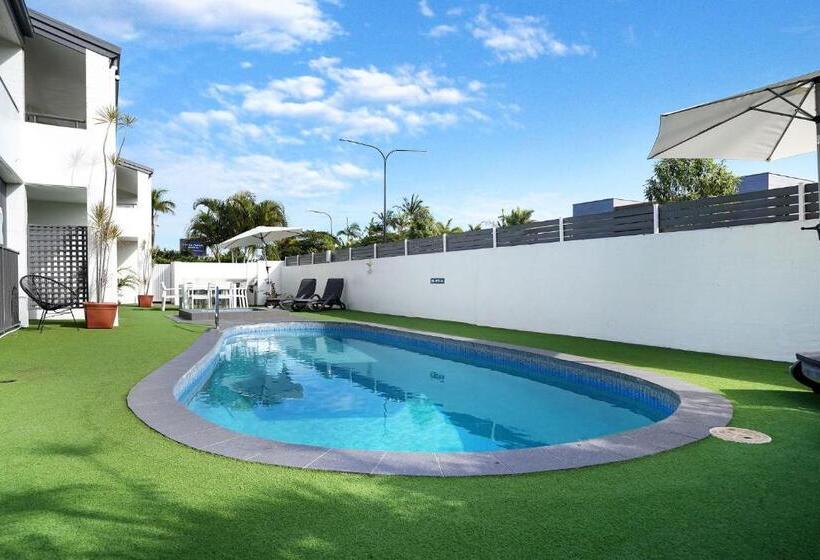 Noosa Parade Holiday Inn