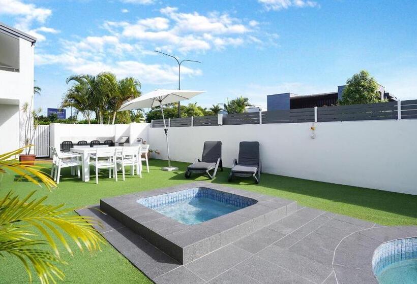 Noosa Parade Holiday Inn